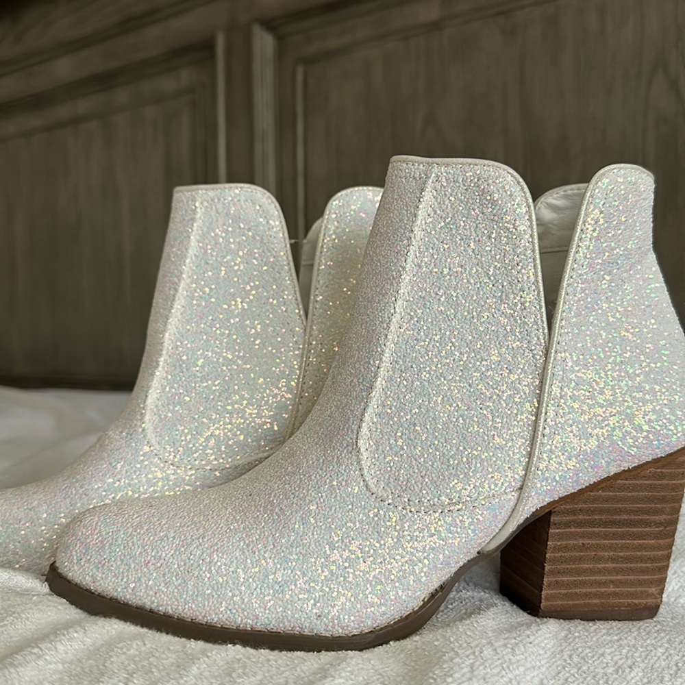 NWOT White Sparkly Booties
